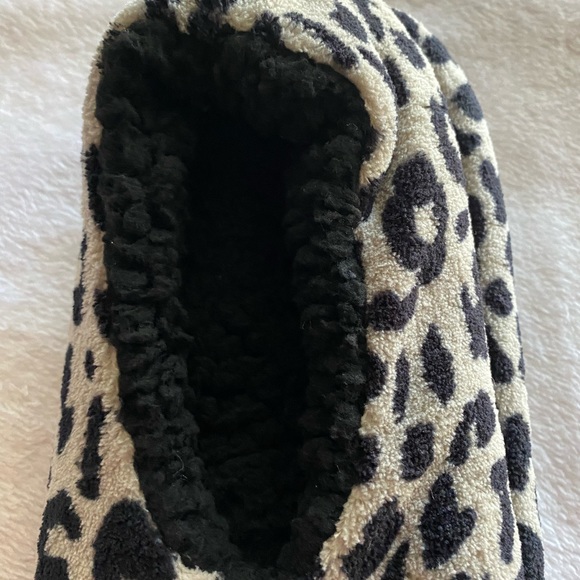 NWT ISAAC MIZRAHI SHOES Faux Fur Leopard Print Slippers Size Medium - Picture 14 of 15